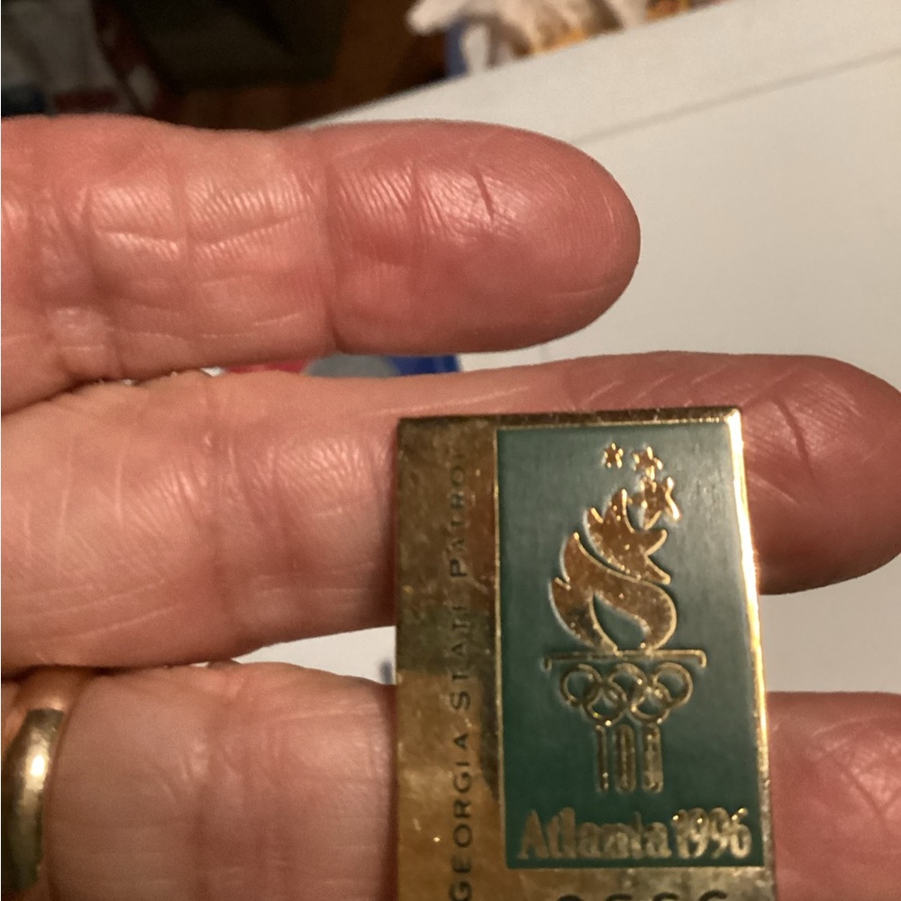 Collection of Atlanta 1996 pins and coin - Picture 6 of 9